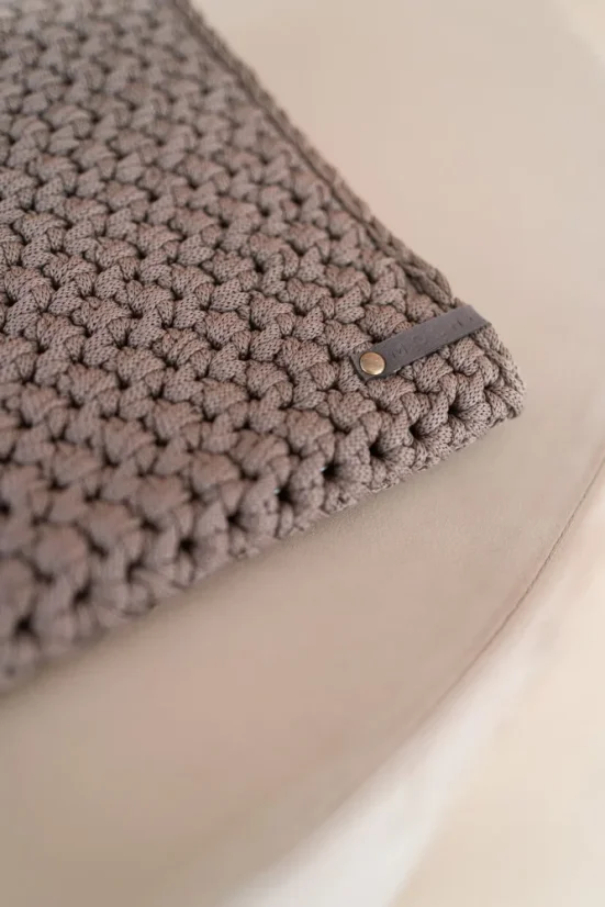 obal na notebook MIO - Barva: PANTONE® 18-1019 TCX Coca Mocha