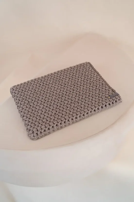 obal na notebook MIO - Barva: PANTONE® 18-1019 TCX Coca Mocha